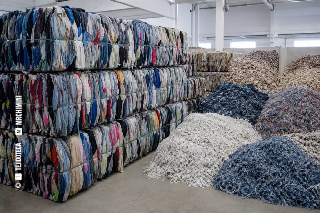 Qué ocurre con la ropa de los contenedores textiles — TEJIDOTECA