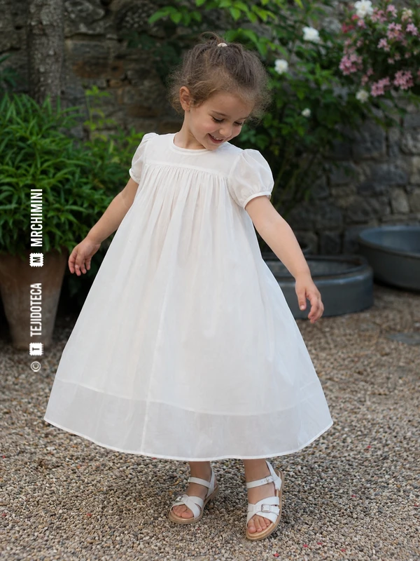 Vestido infantil de Batista en blanco cálido #F5F1E8