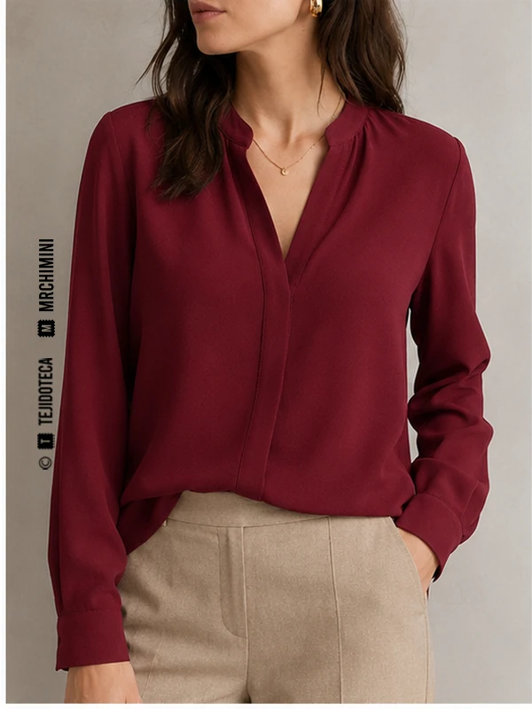 Blusa fluida de Crepé de China en rojo granate #8A2638