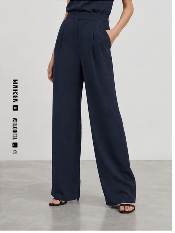 Pantalón fluido de Crepé marroquín en azul noche #24334F