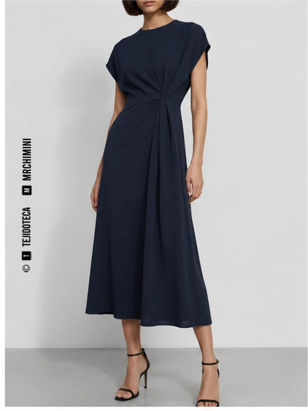 Vestido midi de Crepé marroquín en azul noche #24334F
