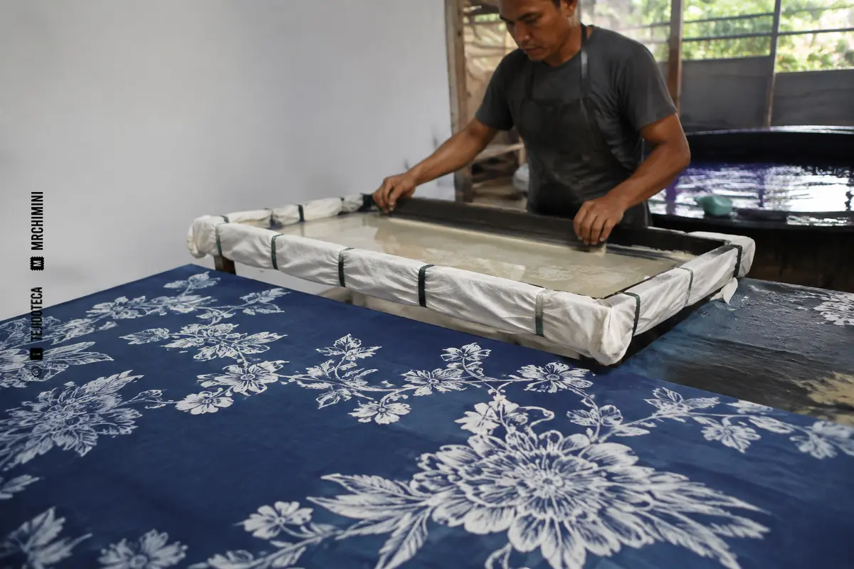 Estampación textil por reserva Estampación textil por reserva — TEJIDOTECA