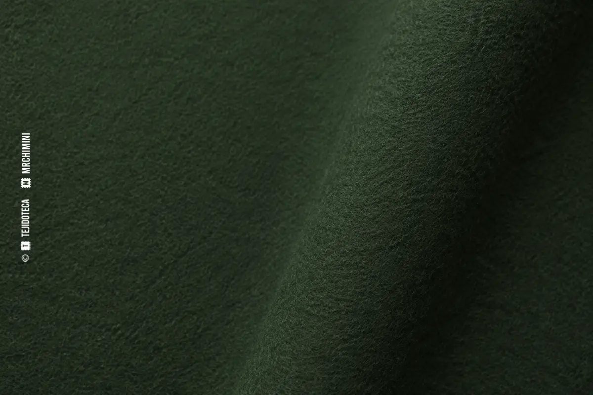 Macrofotografía de tejido loden en verde loden #42523C