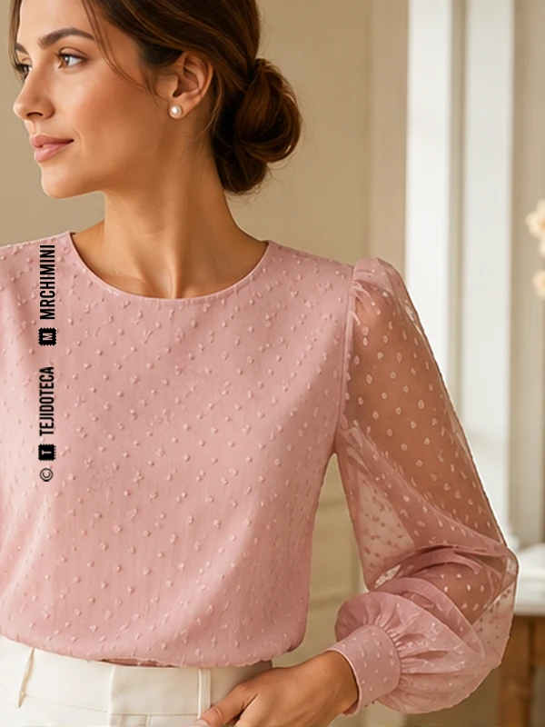 Blusa de Plumeti en rosa empolvado #D9AEB8 con puntos del mismo tono