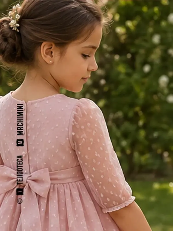 Vestido infantil de Plumeti en rosa empolvado #D9AEB8 con puntos del mismo tono
