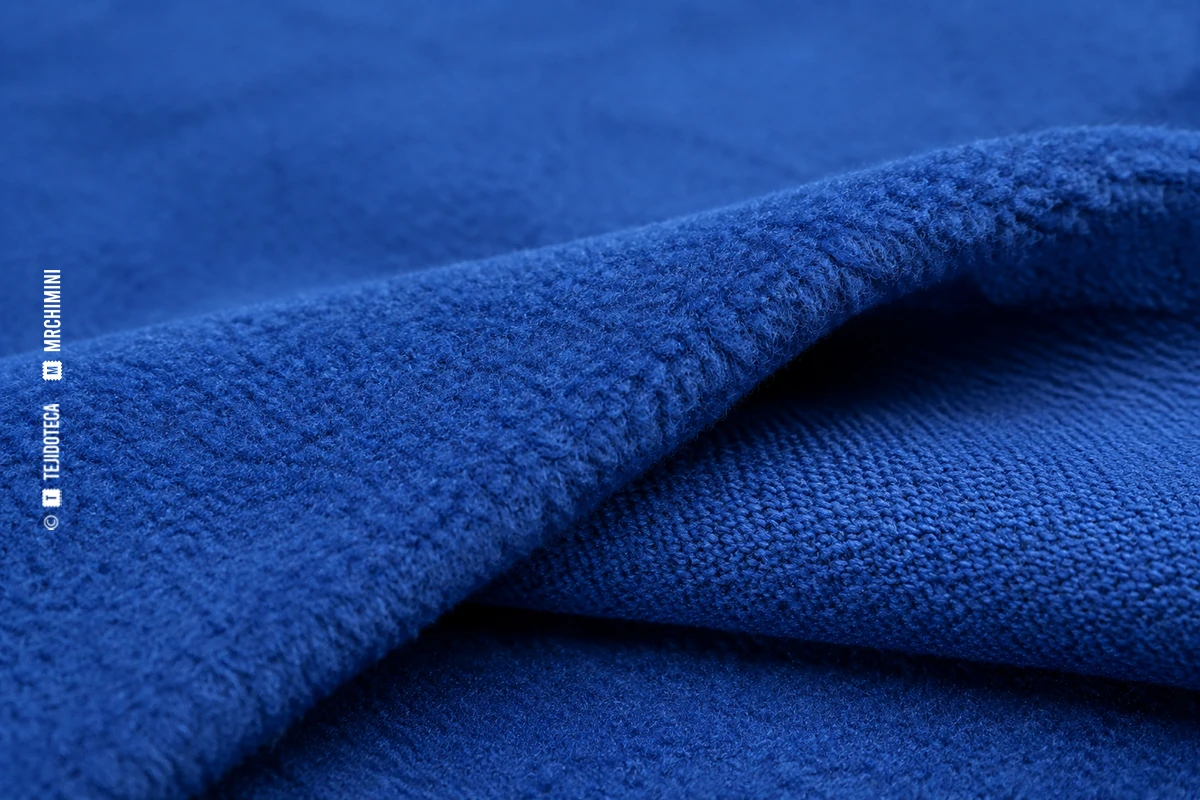 Macrofotografía de tejido polar en azul cobalto #2155A6