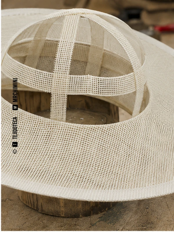 Estructura interior de sombrero de Tarlatana en blanco roto #EDE7D8