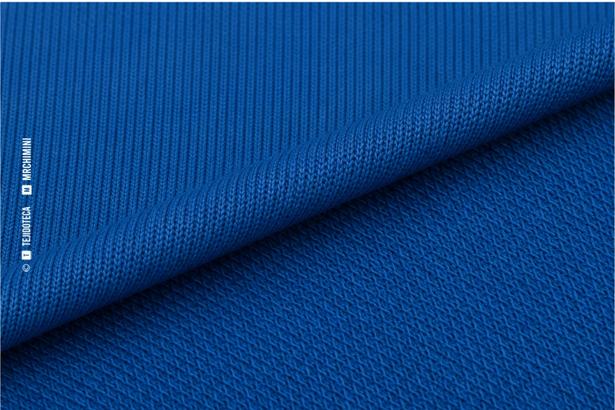Macrofotografía de tejido tricot en azul eléctrico #2468A2