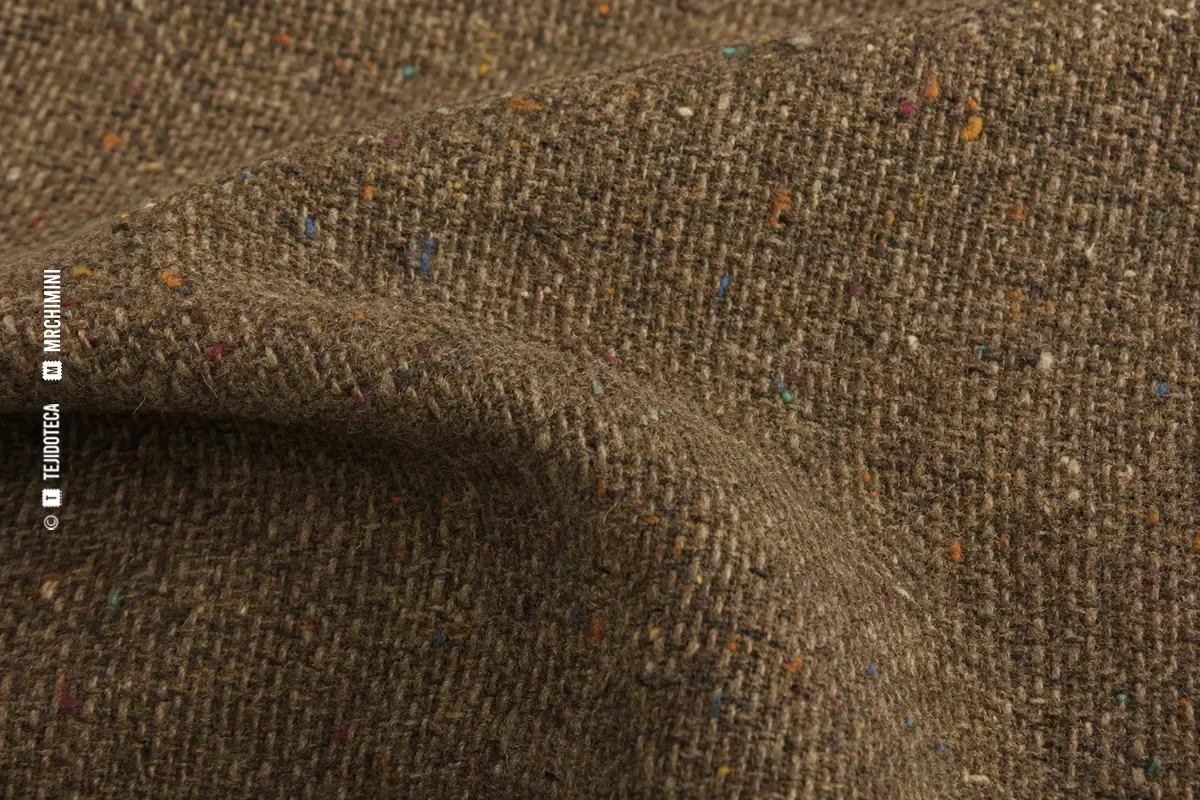 Tejido tweed de lana con textura rica y aspecto jaspeado