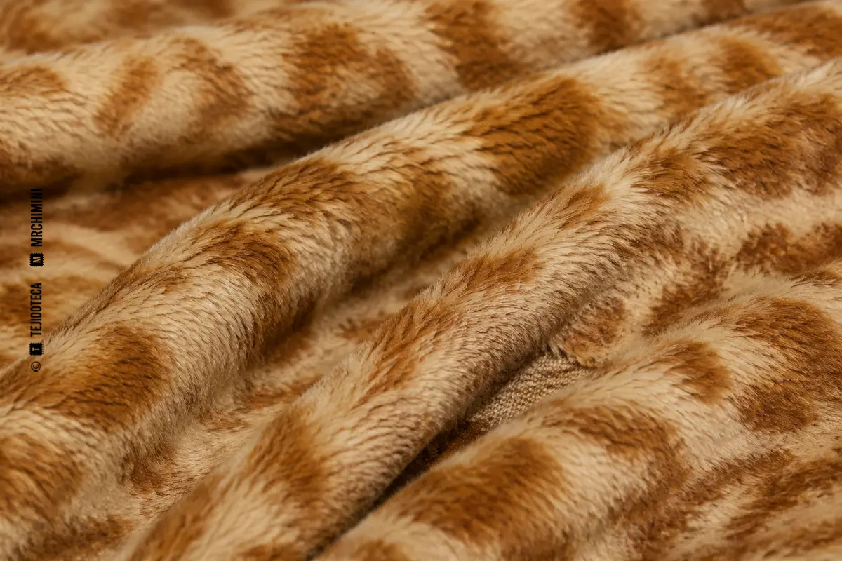 VELBOA — macro Macro de velboa de pelo corto estampada