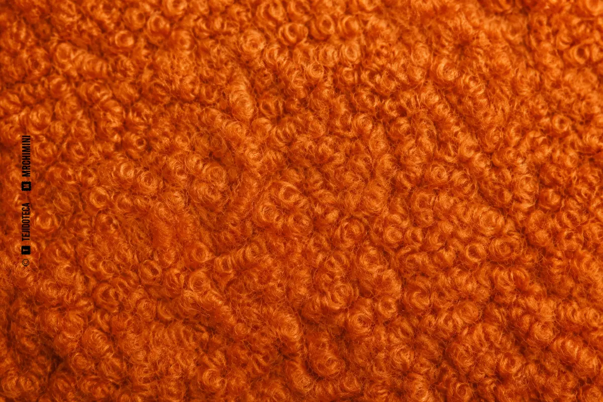 Macro de paño Casentino naranja con pelo rizado