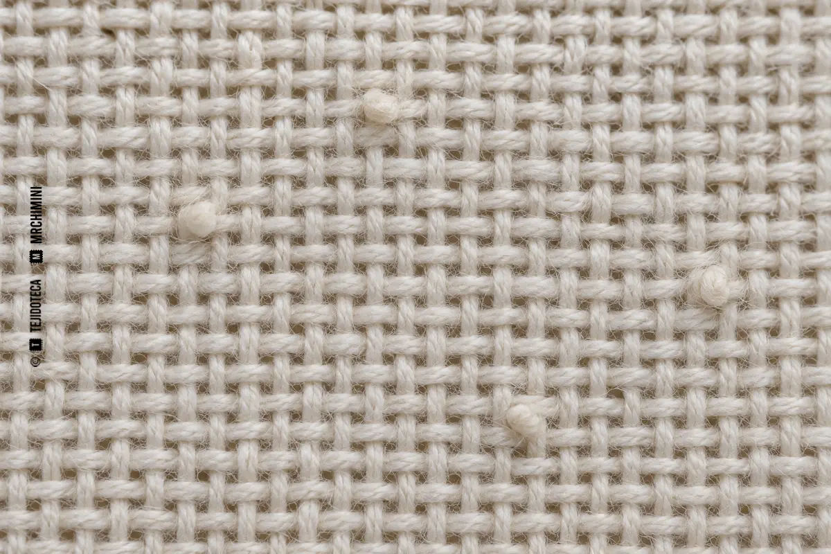 Macro de tejido crudo de algodón con pequeños neps compactos integrados en varios hilos