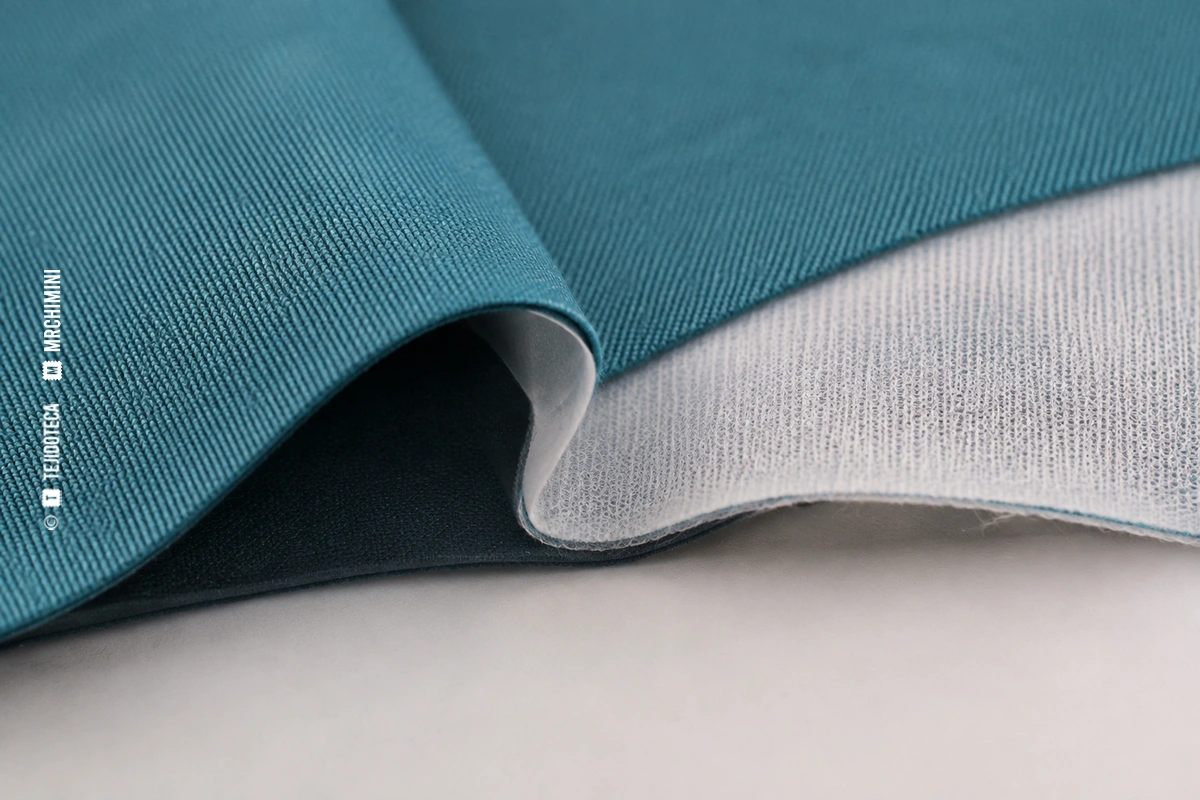 Macro de laminado SYMPATEX® turquesa con membrana hidrófila y soporte textil