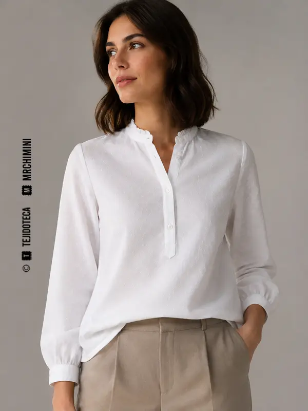 Blusa confeccionada en dobby