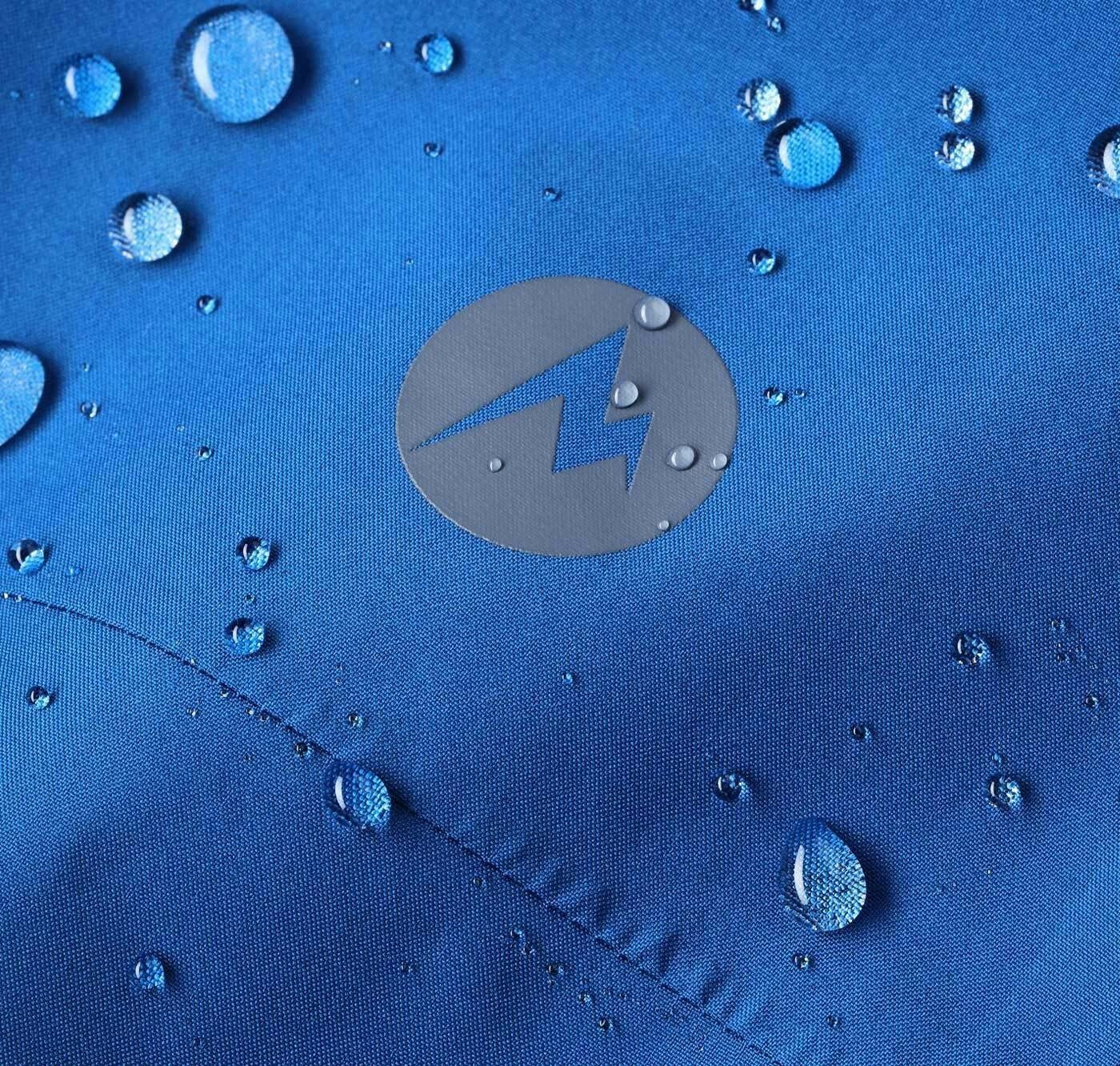 Superficie textil azul con gotas de agua en una imagen de Marmot