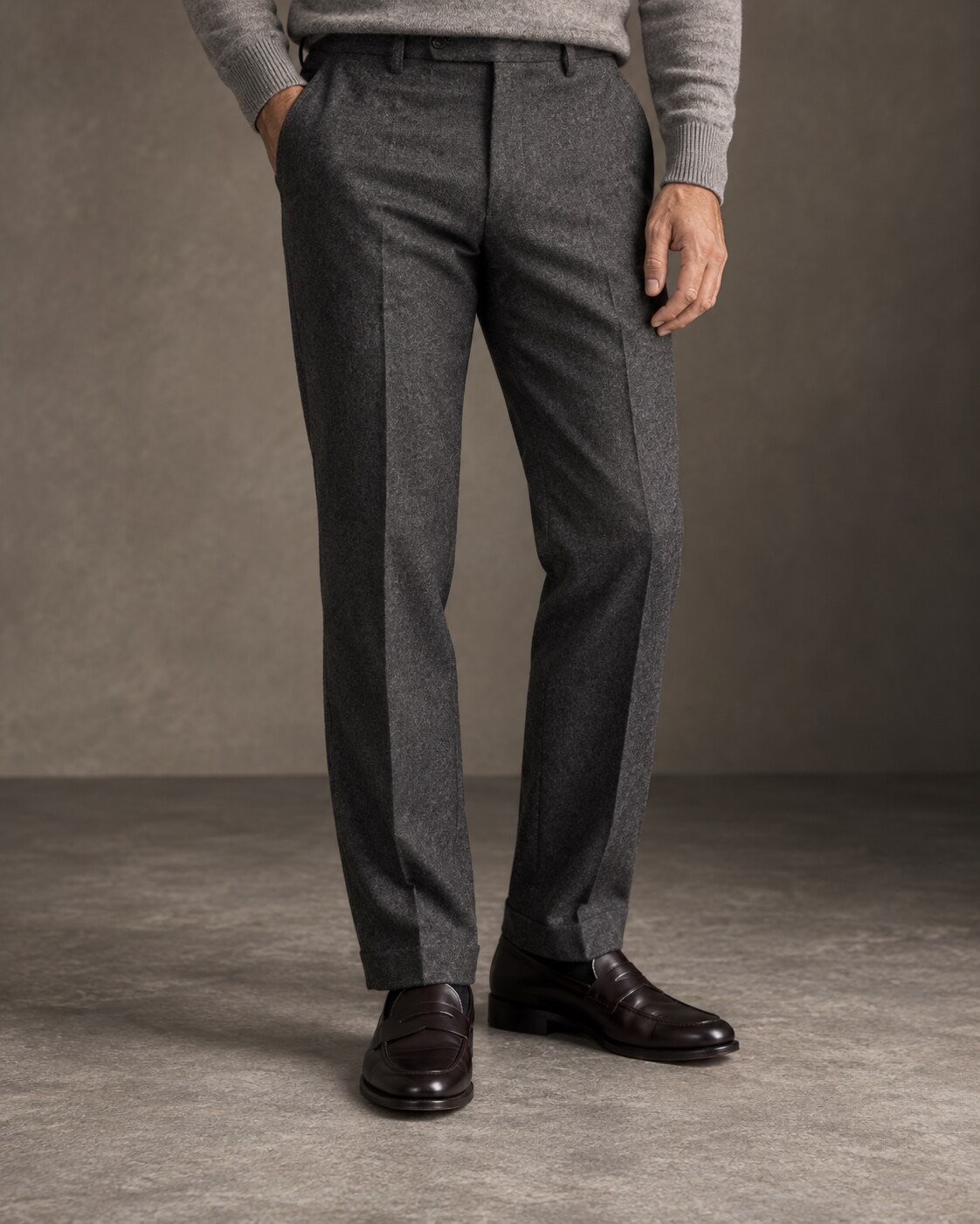 Ejemplo ilustrativo de pantalón formal confeccionado en doeskin gris