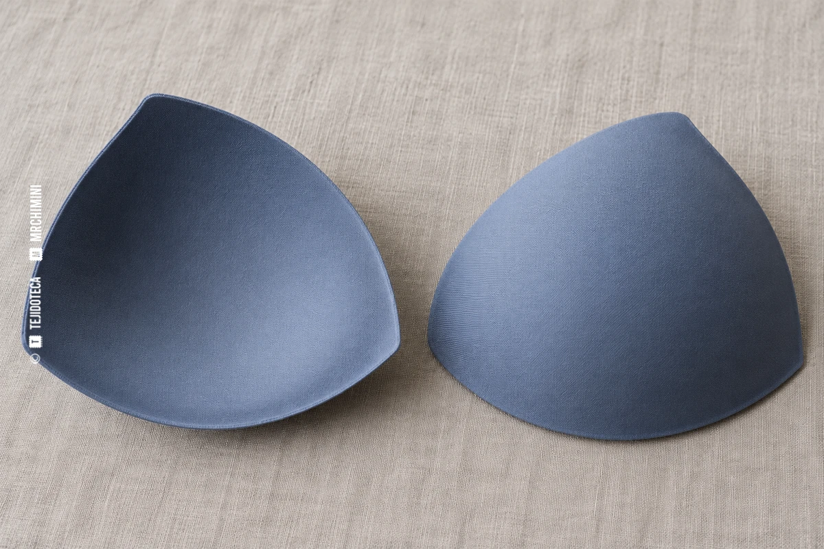 Dos copas moldeadas azules, una por su cara interior y otra por su cara exterior.