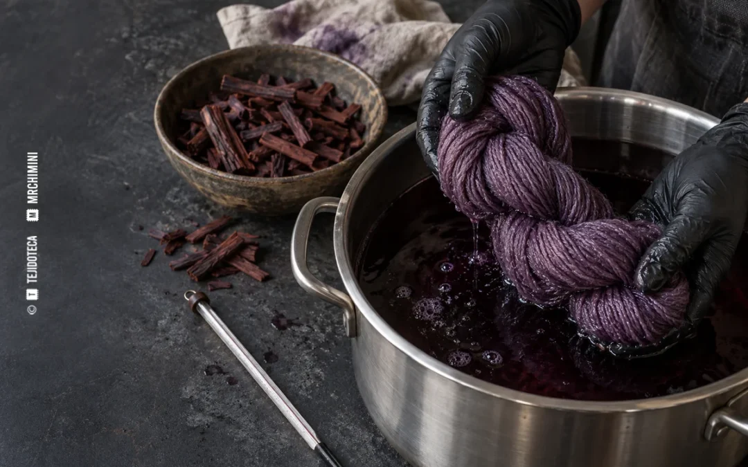 Madeja de lana violeta teñida con palo de campeche — TEJIDOTECA