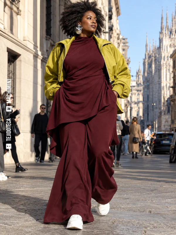 Representación ilustrativa: conjunto de punto crepé con cazadora de color lima