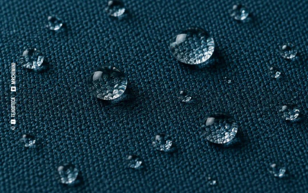 Detalle macro de un tejido con acabado hidrófugo
