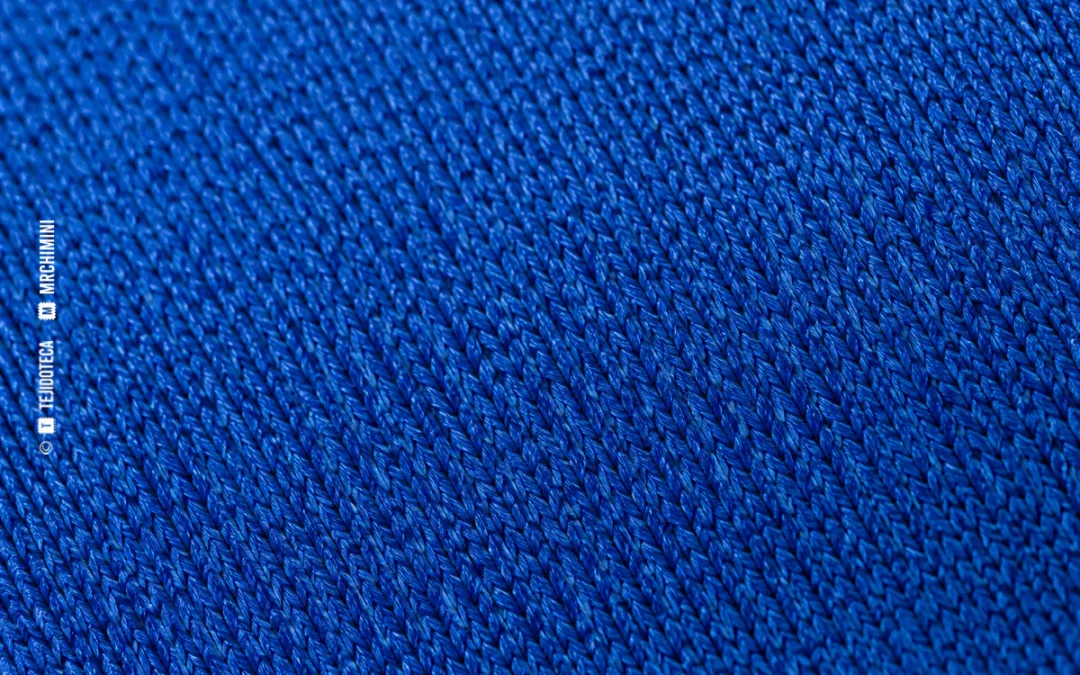 Detalle macro de un tejido sintético después del termofijado